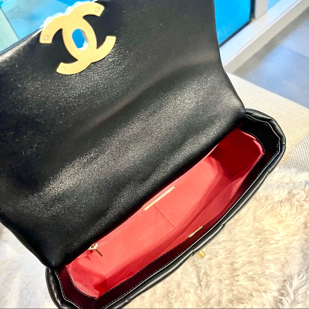 CHANEL 19 Lambskin Quilted Flap Bag in Black Micro Chip - Picture 11 of 16